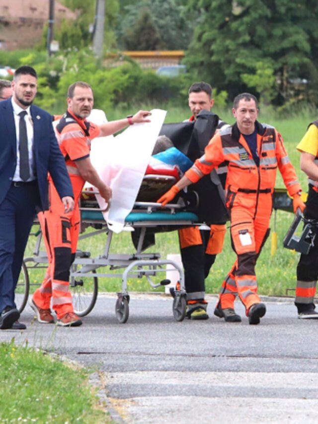 Resuce-workers-taking-slovakia-pm-to-hospital-ap